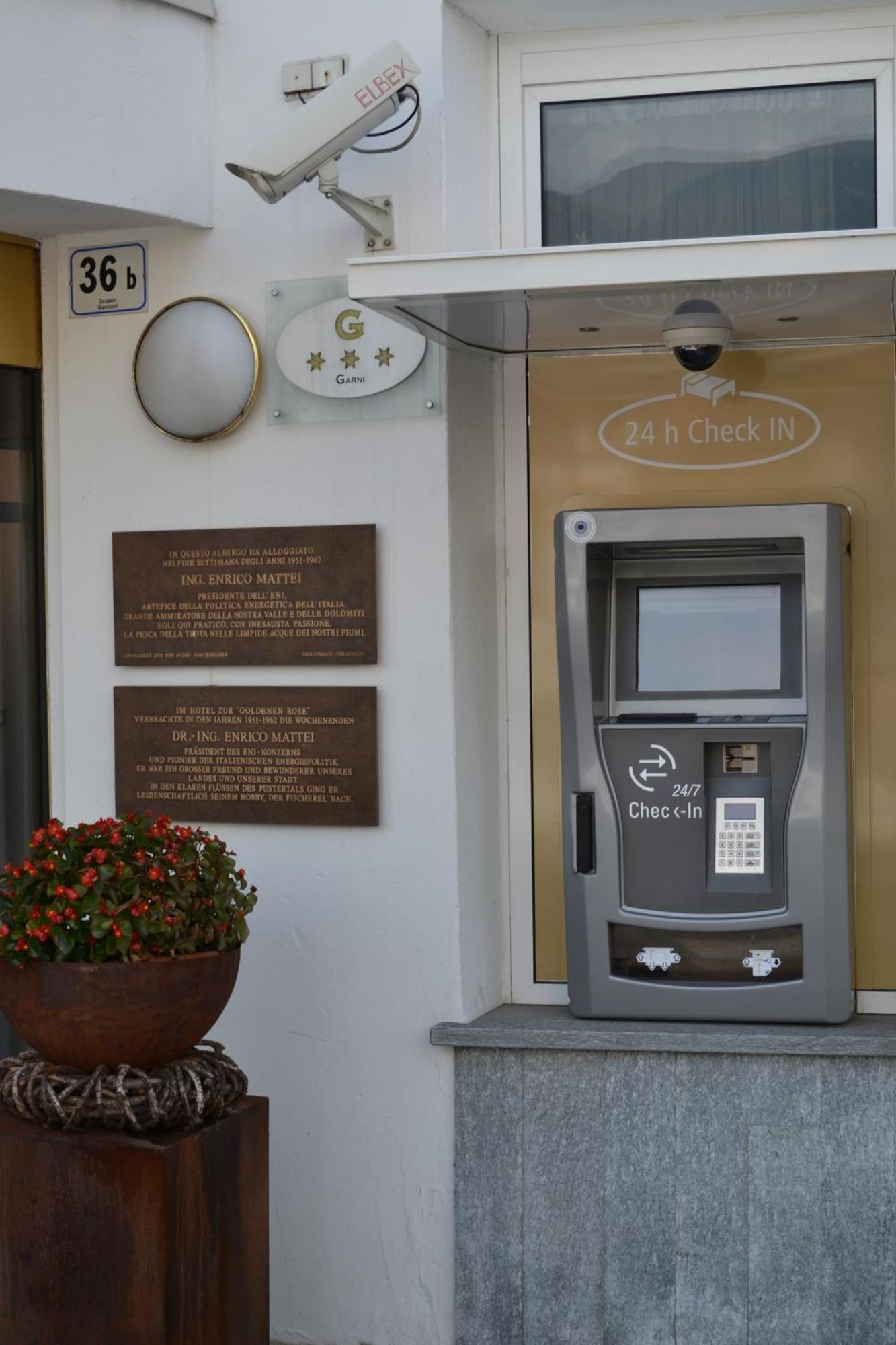 Hotel Goldene Rose ブルーニコ エクステリア 写真